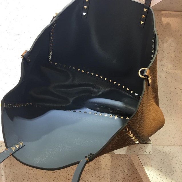 Valentino Garavani Rockstud calfskin shopper bag 0579 coffee&blue