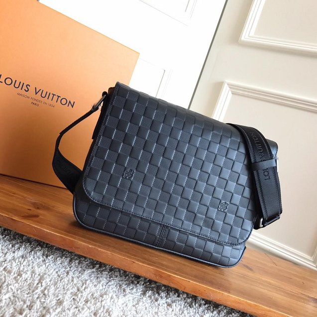 Louis vuitton original Damier Infini leather district pm N42438