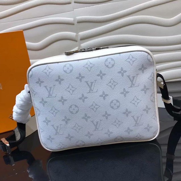 Louis vuitton original monogram outdoor messenger bag M30243 white