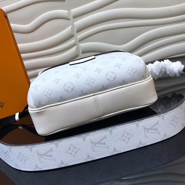 Louis vuitton original monogram outdoor messenger bag M30243 white