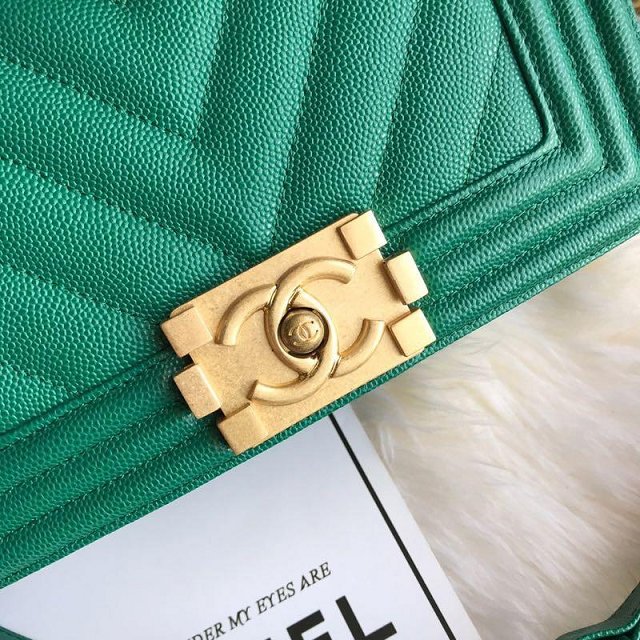 CC originalsmall-grained calfskin small le boy flap bag A67085-3 green