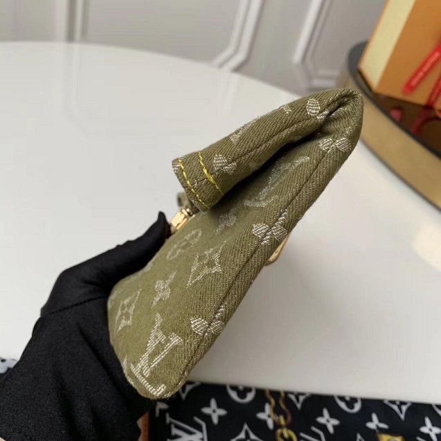 2019 Louis vuitton original denim clutch purse M44472 green