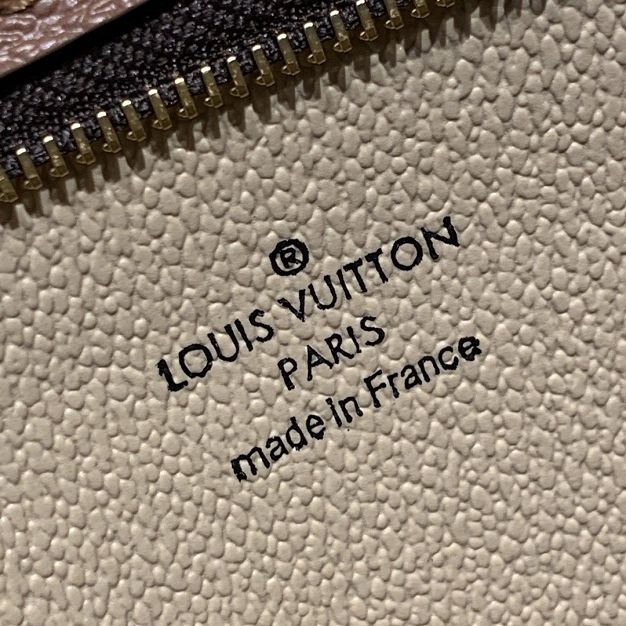 Louis Vuitton original giant monogram toiletry pouch 26 M47547