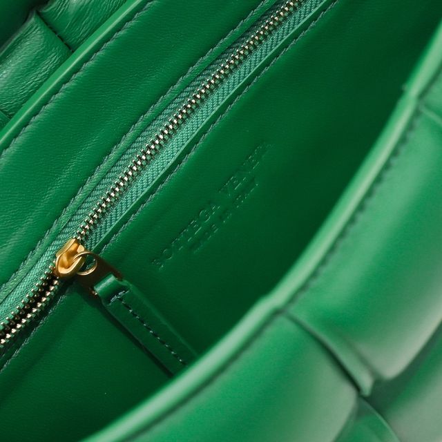 BV original lambskin padded cassette bag 591970 green