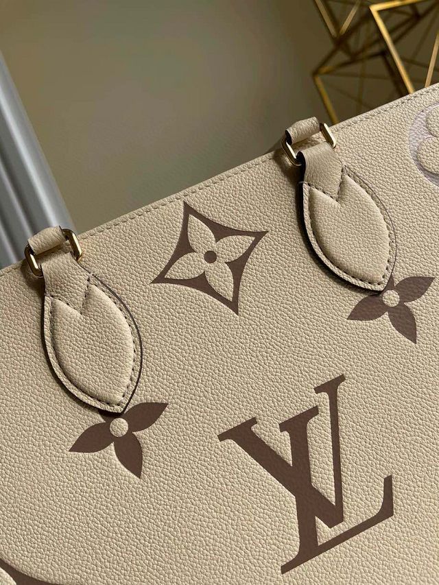 Louis vuitton original embossed calfskin onthego gm M44571 white