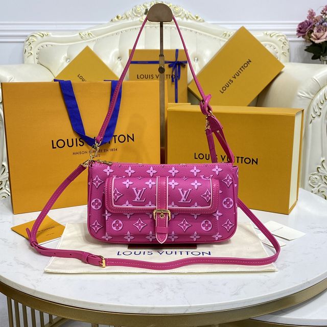 Louis vuitton original coated canvas maxi multi pochette M46161 fuchsia 