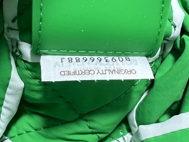 BV original polyamide padded tech cassette bag 628951 white&green