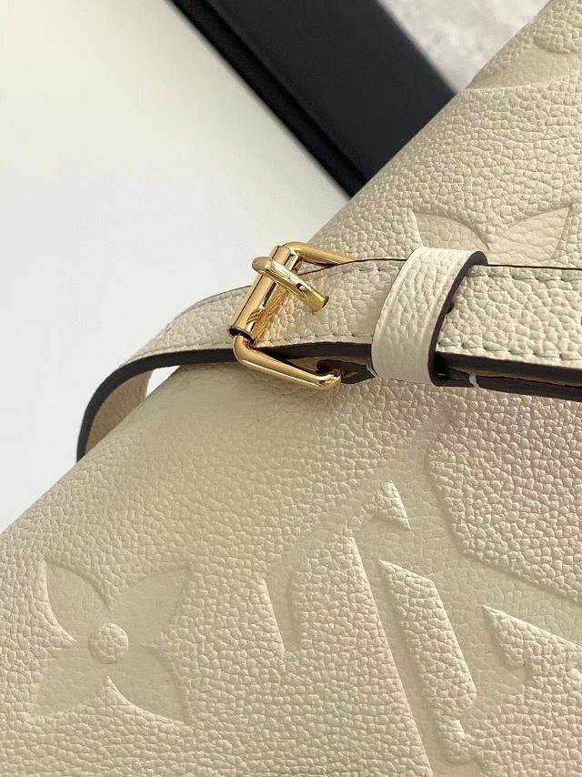  Louis vuitton original calfskin onthego east west M23641 white