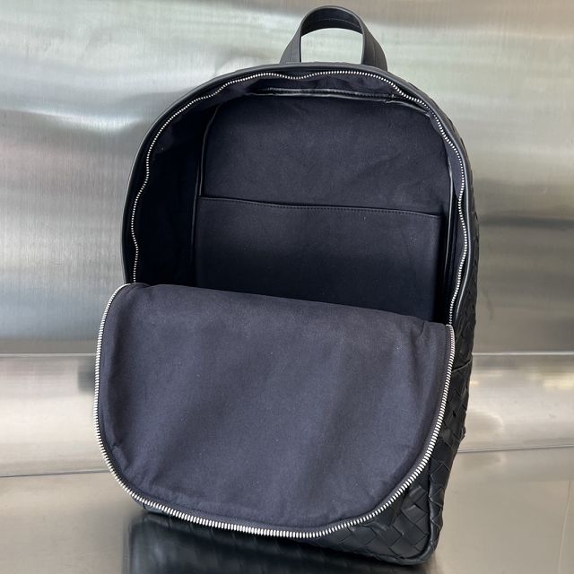 BV original calfskin medium intrecciato backpack 730732 space