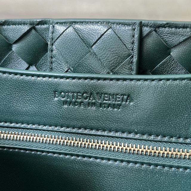 BV original lambskin medium andiamo 743572 emerald green