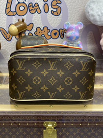 Louis vuitton original monogram canvas toiletry bag M11750