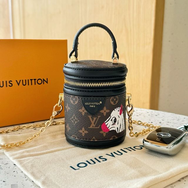 Louis vuitton original vanity bag charm M00817