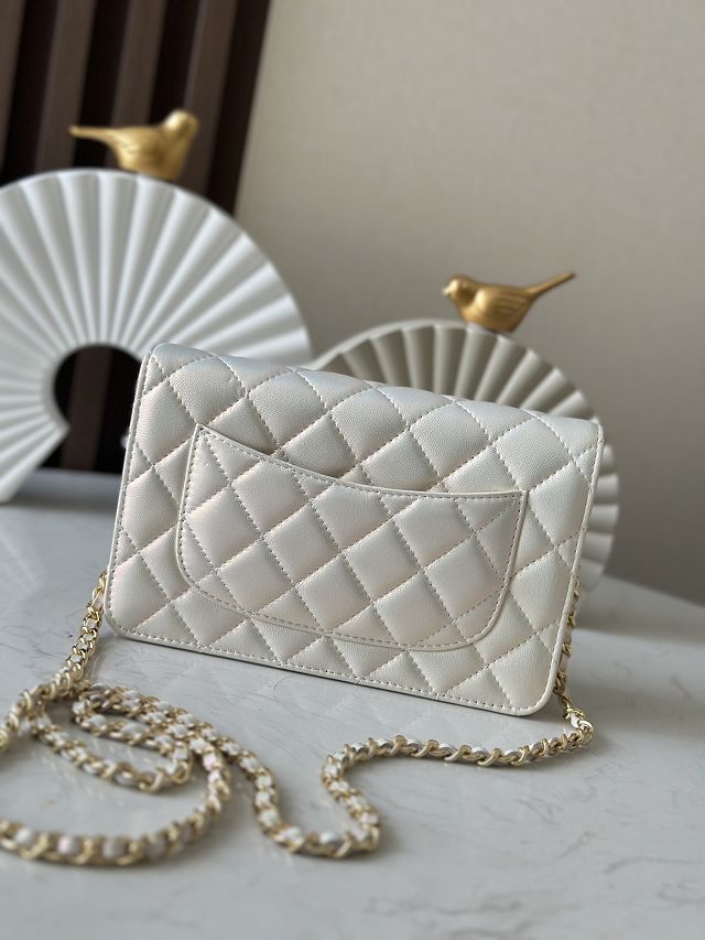 CC original iridescent lambskin wallet on chain AP0250 white