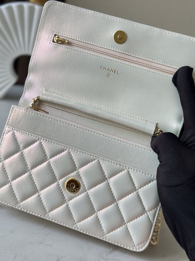 CC original iridescent lambskin wallet on chain AP0250 white