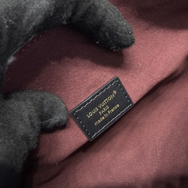 Louis vuitton original shearling pochette mia M26245 white