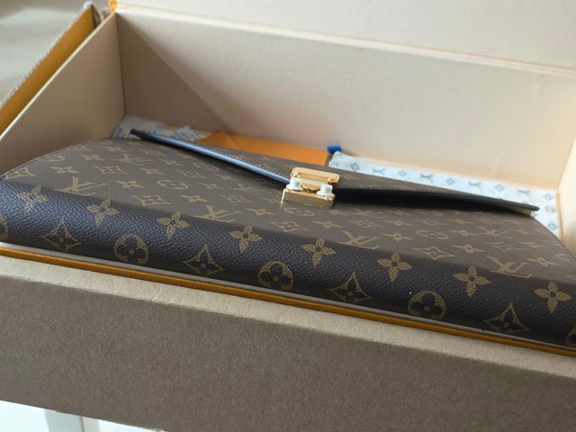 Louis vuitton monogram canvas mark folder GI0721