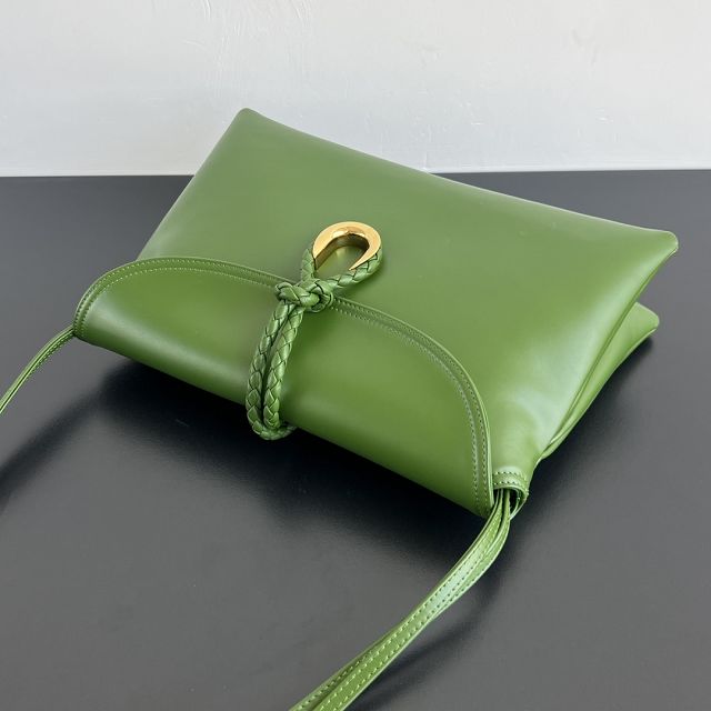 BV original calfskin medium liberta bag 806034 green