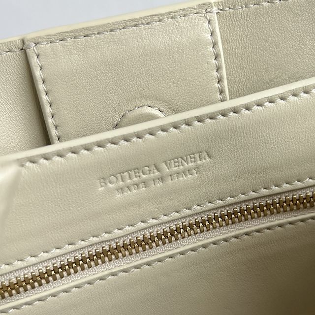 BV original raffia small andiamo 827478 white