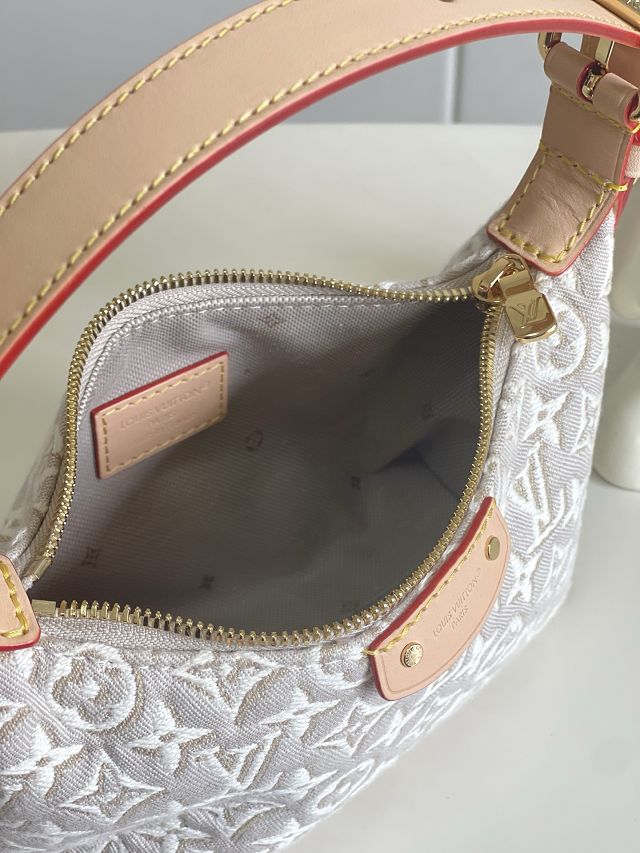 Louis vuitton original monogram embleme pochette hills M29879 peuplier beige