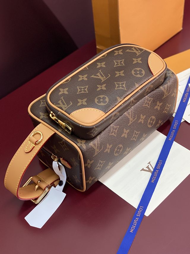 Louis vuitton monogram canvas locker dopp kit cargo M2A501 