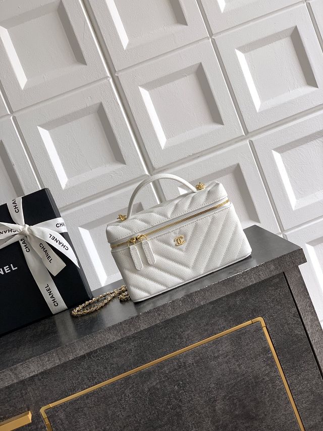 CC grained calfskin vanity with chain  AP5212 white