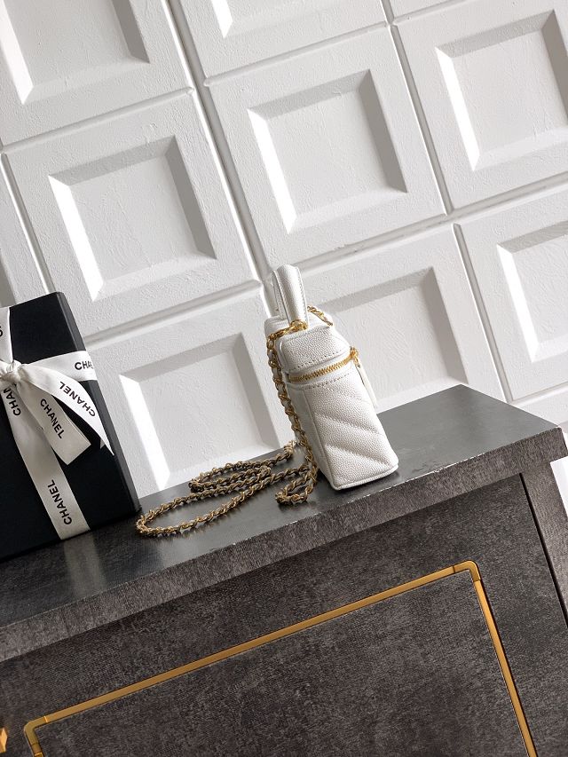 CC grained calfskin vanity with chain  AP5212 white