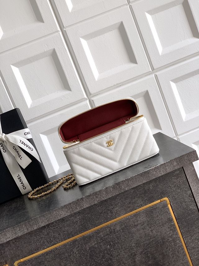CC grained calfskin vanity with chain  AP5212 white