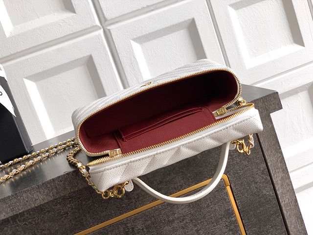 CC grained calfskin vanity with chain  AP5212 white