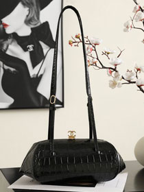 CC calfskin clutch with strap AP5360 black