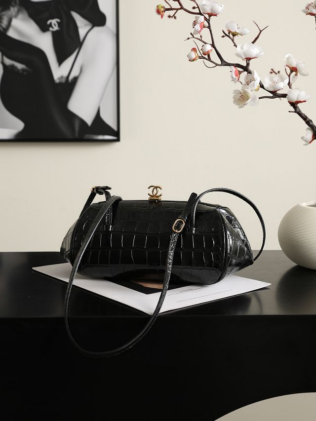 CC calfskin clutch with strap AP5360 black