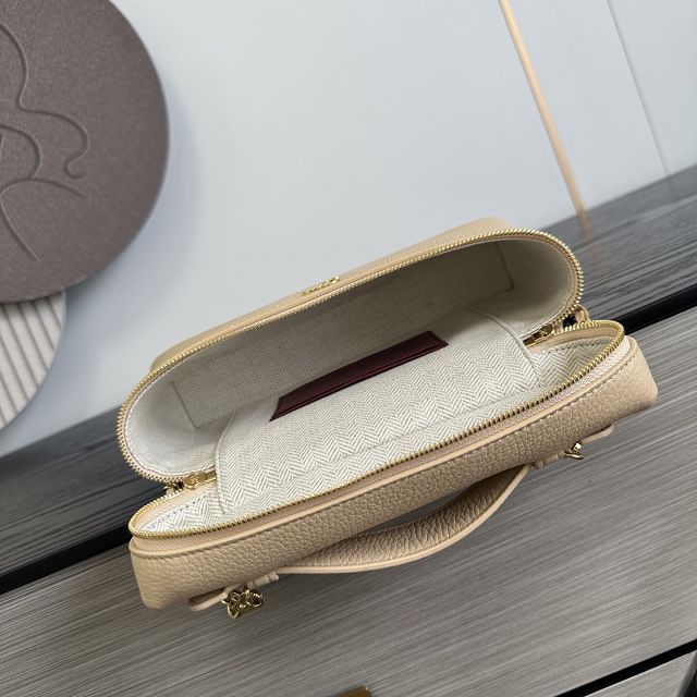 CC grained calfskin large vanity with chain AP5347 beige