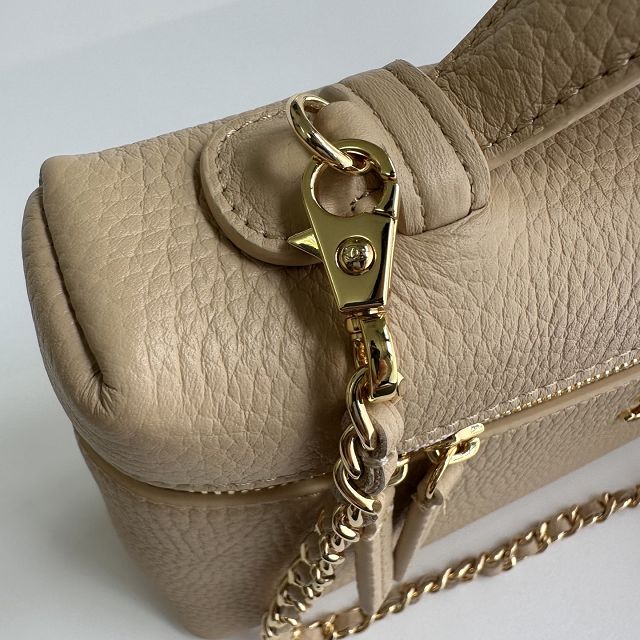CC grained calfskin large vanity with chain AP5347 beige