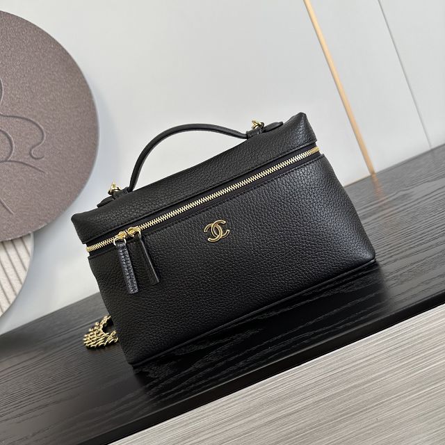 CC grained calfskin large vanity with chain AP5347 black