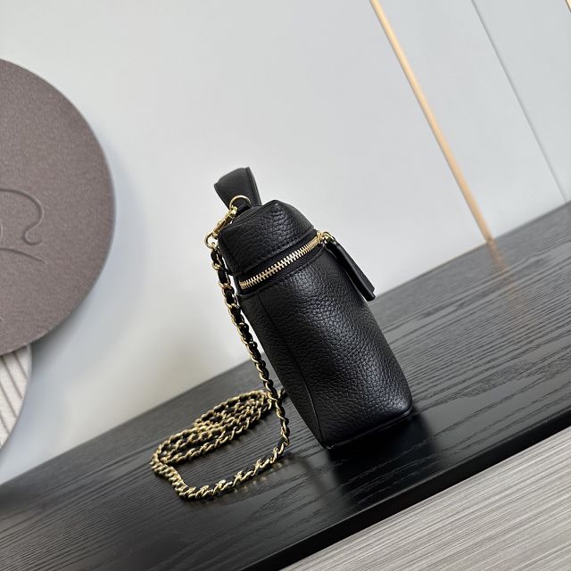 CC grained calfskin large vanity with chain AP5347 black