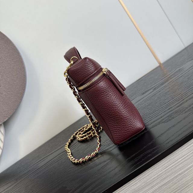 CC grained calfskin large vanity with chain AP5347 bordeaux