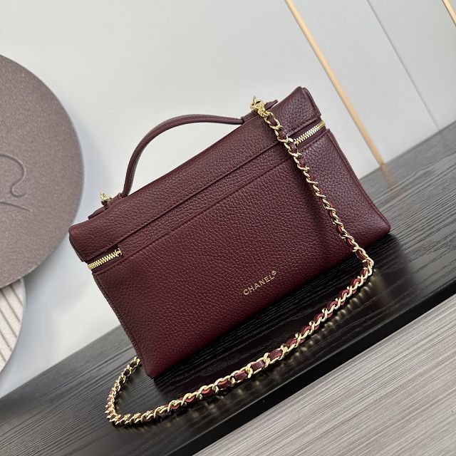 CC grained calfskin large vanity with chain AP5347 bordeaux