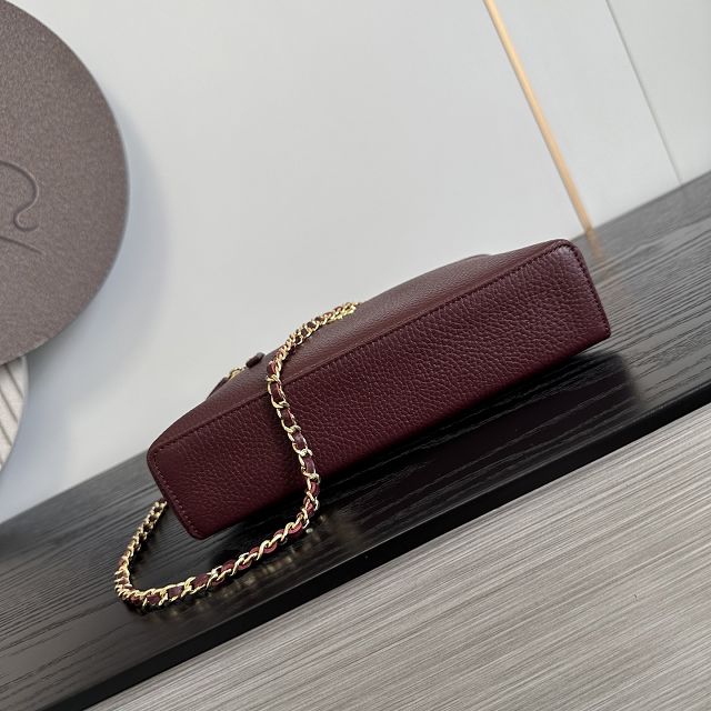 CC grained calfskin large vanity with chain AP5347 bordeaux