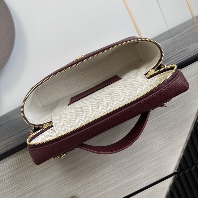 CC grained calfskin large vanity with chain AP5347 bordeaux