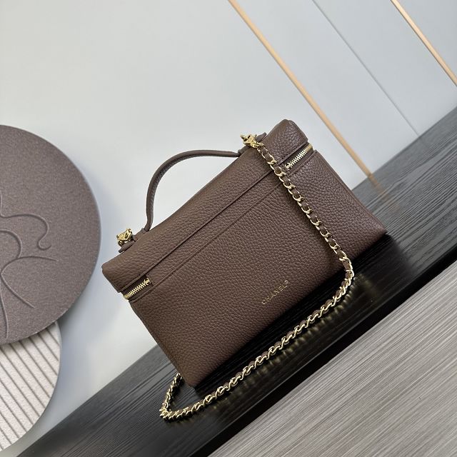 CC grained calfskin large vanity with chain AP5347 light brown