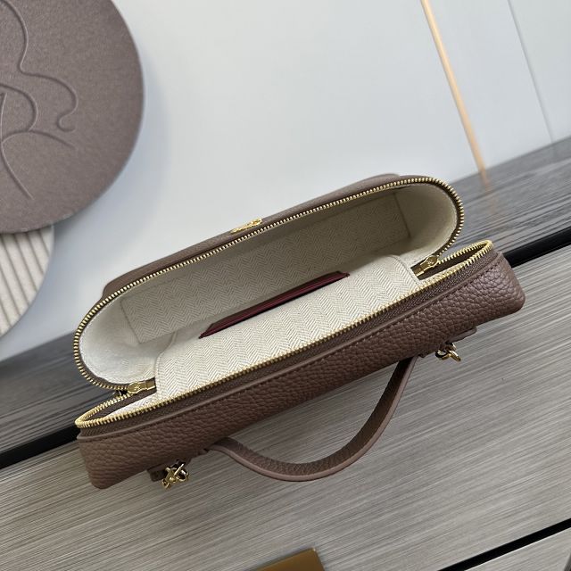 CC grained calfskin large vanity with chain AP5347 light brown