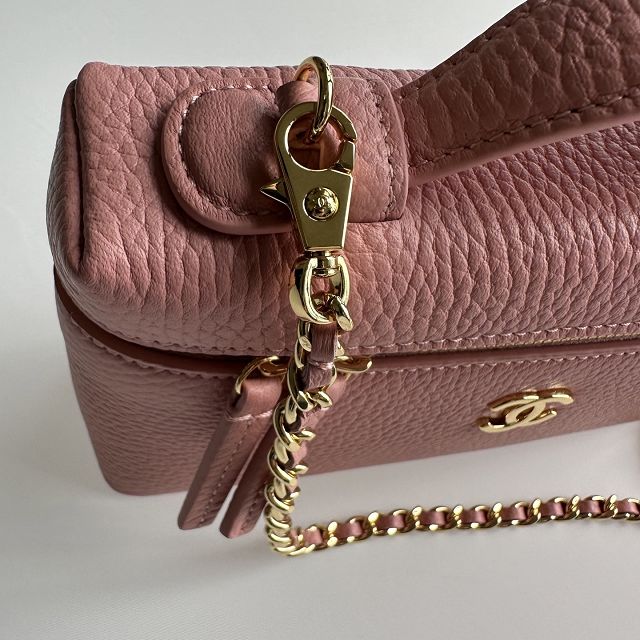 CC grained calfskin large vanity with chain AP5347 pink