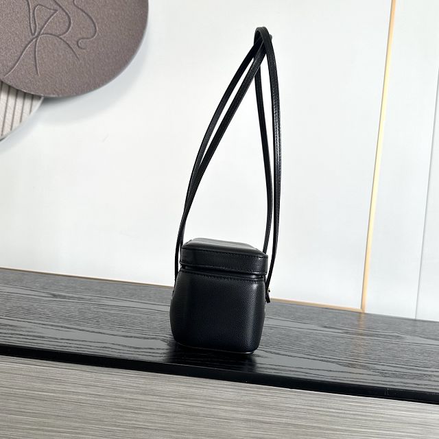 CC grained calfskin small vanity AP5067 black