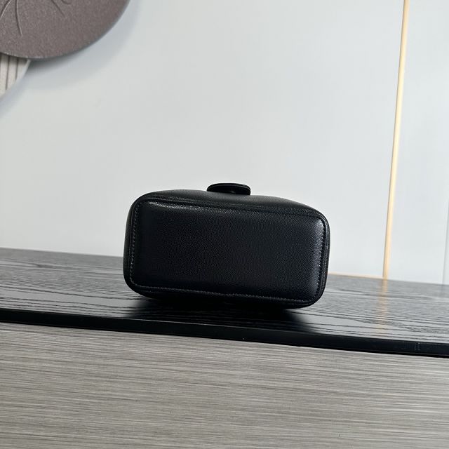 CC grained calfskin small vanity AP5067 black