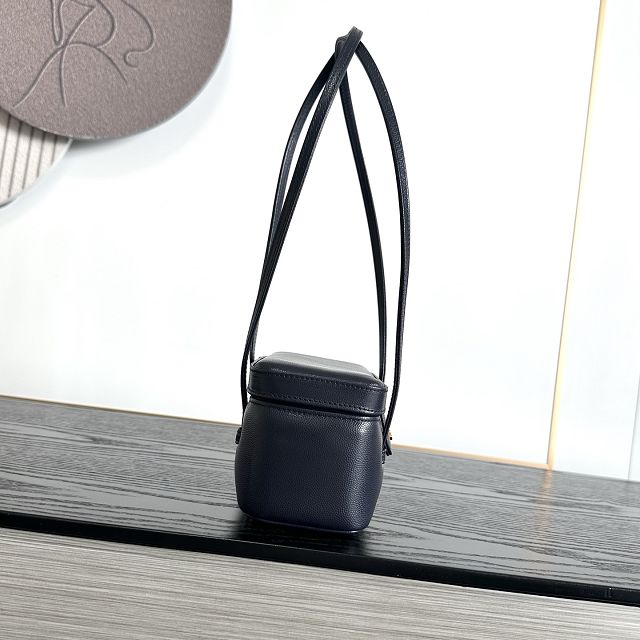 CC grained calfskin small vanity AP5067 dark blue
