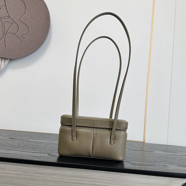 CC grained calfskin small vanity AP5067 grey
