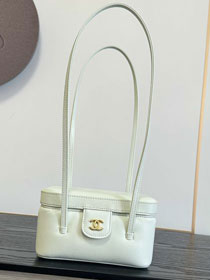 CC grained calfskin small vanity AP5067 light green