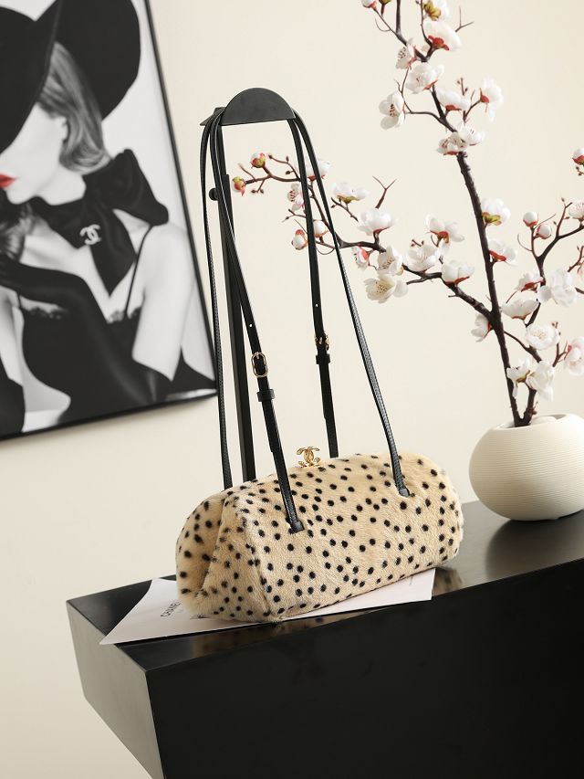 CC shearling clutch with strap AP5360 bige