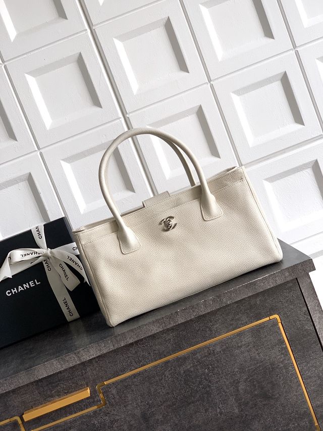 CC grained calfskin small tote bag AS2156 white