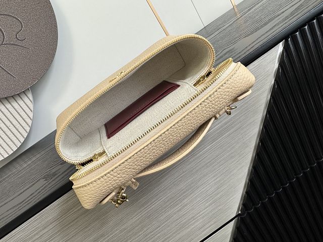 CC grained calfskin small vanity with chain AP5346 beige