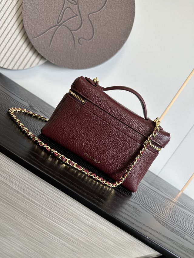CC grained calfskin small vanity with chain AP5346 bordeaux